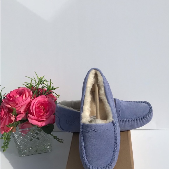 UGG Scalloped Moc - Picture 5 of 7